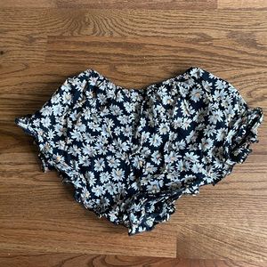 Brandy Melville Daisy Print Ruffle Shorts